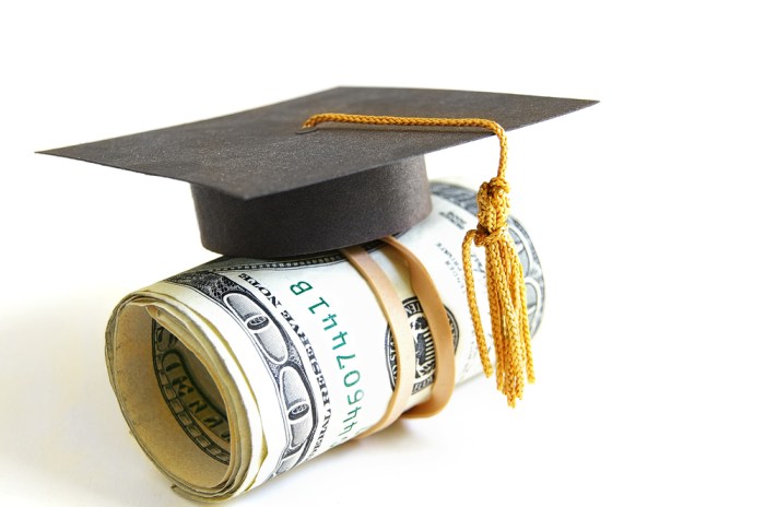 8 Scholarships Without Financial Need Requirements